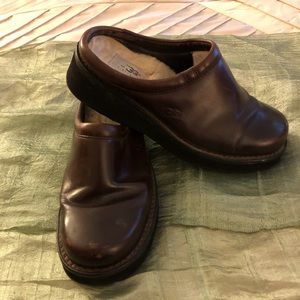 Ugg Brown Leather Clogs